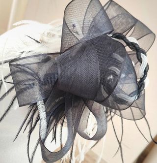 Tocado de fiesta negro y blanco