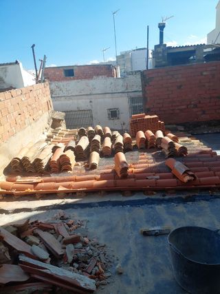 Tejas antiguas y nuevas (aprox. 800)