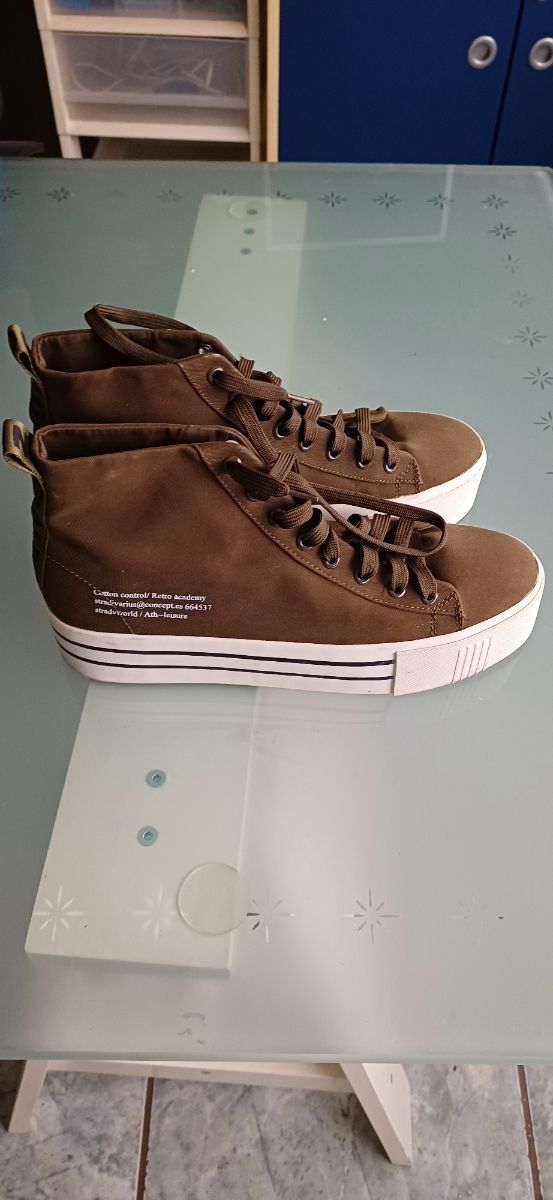 Botas altas Stradivarius verde oliva