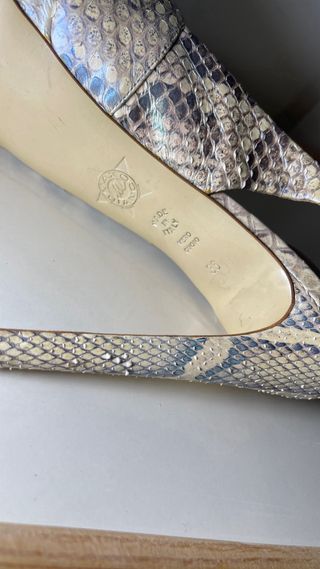 Sandalias piel tacón destalonadas piel serpiente