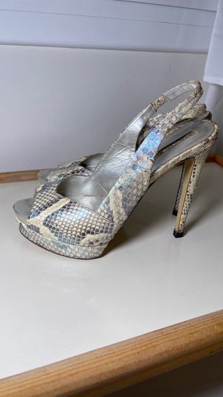 Sandalias piel tacón destalonadas piel serpiente