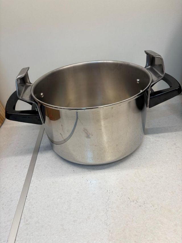 Olla a presión Monix 4L sin estrenar