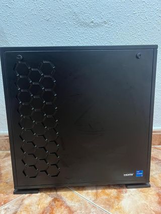 Ordenador de mesa negro