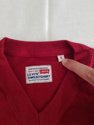 T-shirt Levi's rossa con logo