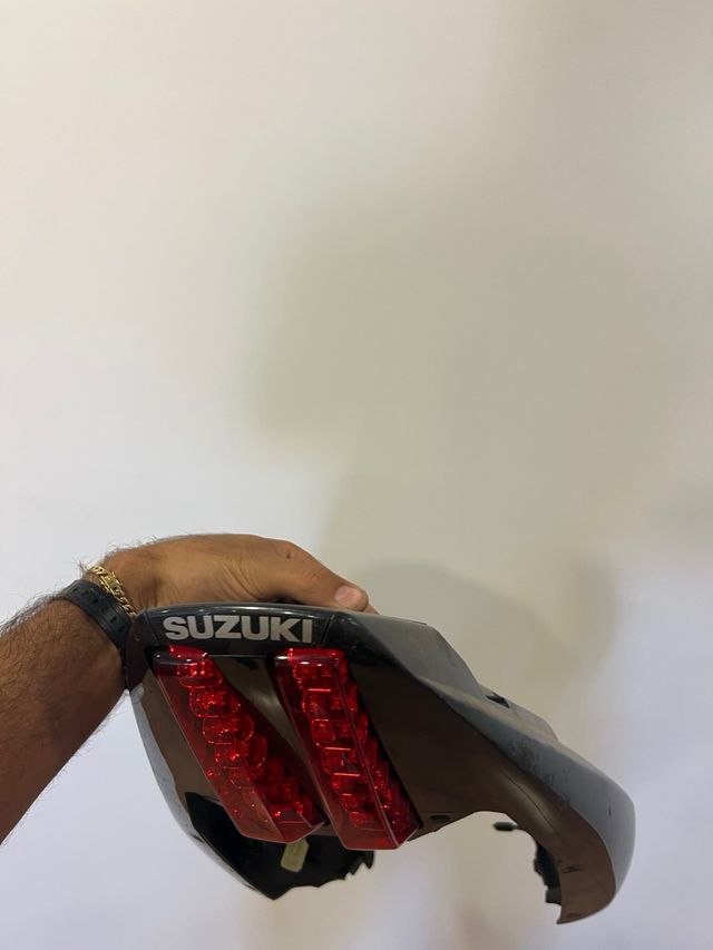 Carenado y Faro Trasero Suzuki SV650