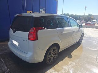 Peugeot 5008 2012