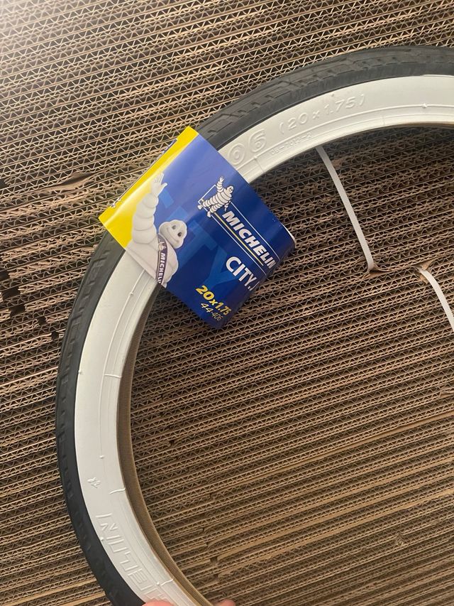 Cubierta Michelin 20x1.75 Negra/Blanca