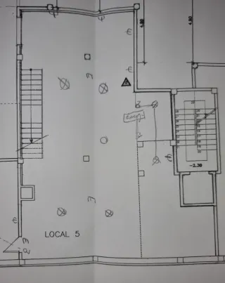 Local comercial, con posibilidad de vivienda.