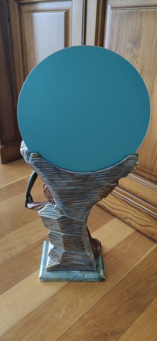 Figura mujer con espejo