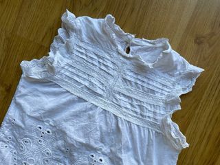 Camisa bordados volantes calados cuello alto T.S