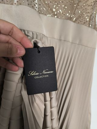 Vestido de fiesta beige y dorado
