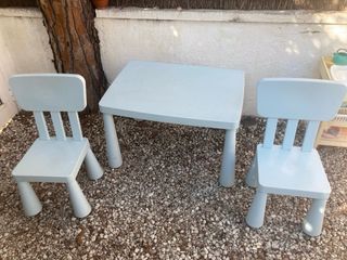 MAMMUT IKEA Mesa y dos sillas para niños 