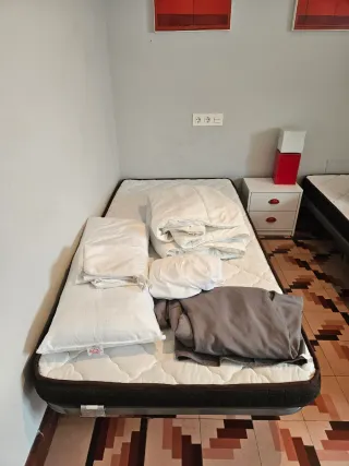 Cama nido de 90x190 con colchones y menaje de cama