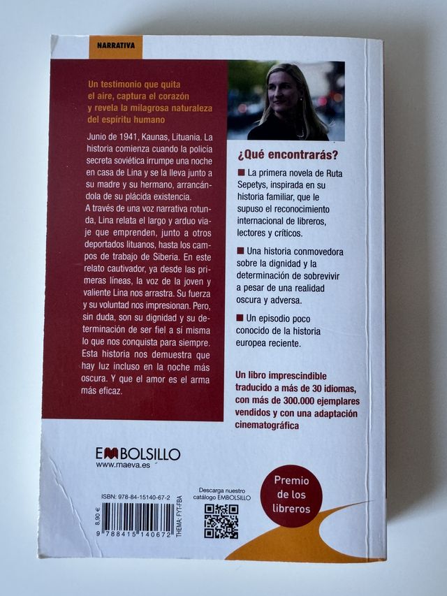 Entre tonos de gris