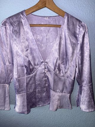 Blusa morada satinada talla L