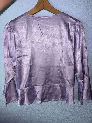 Blusa morada satinada talla L