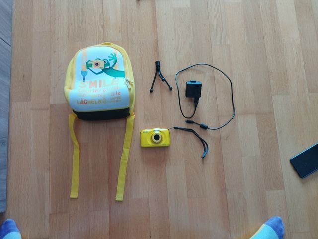 Cámara Nikon Coolpix Amarilla