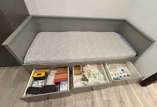Diván IKEA Hemnes gris con colchón (como nuevo)