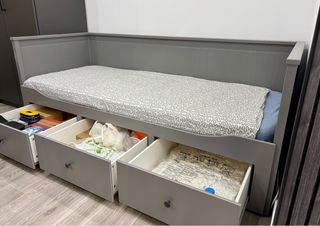 Diván IKEA Hemnes gris con colchón (como nuevo)