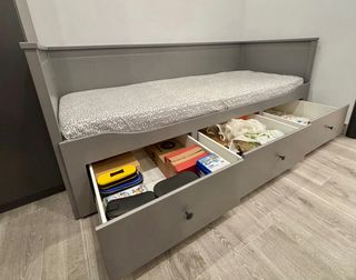Diván IKEA Hemnes gris con colchón (como nuevo)