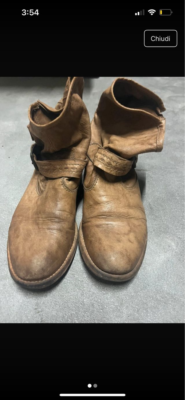 Stivaletti bassi marroni con fibbie