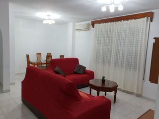 Casa en alquiler, estará disponible en Noviembre. 
