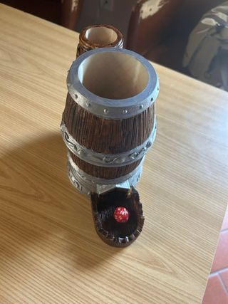 Torre lanciadadi e portalattine a forma di botte