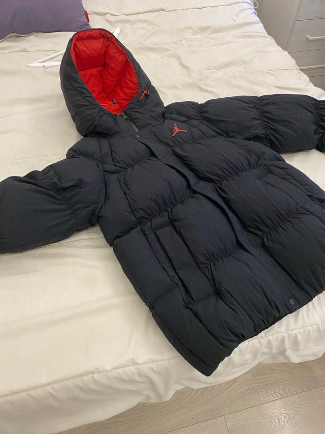 Abrigo Jordan Negro y Rojo