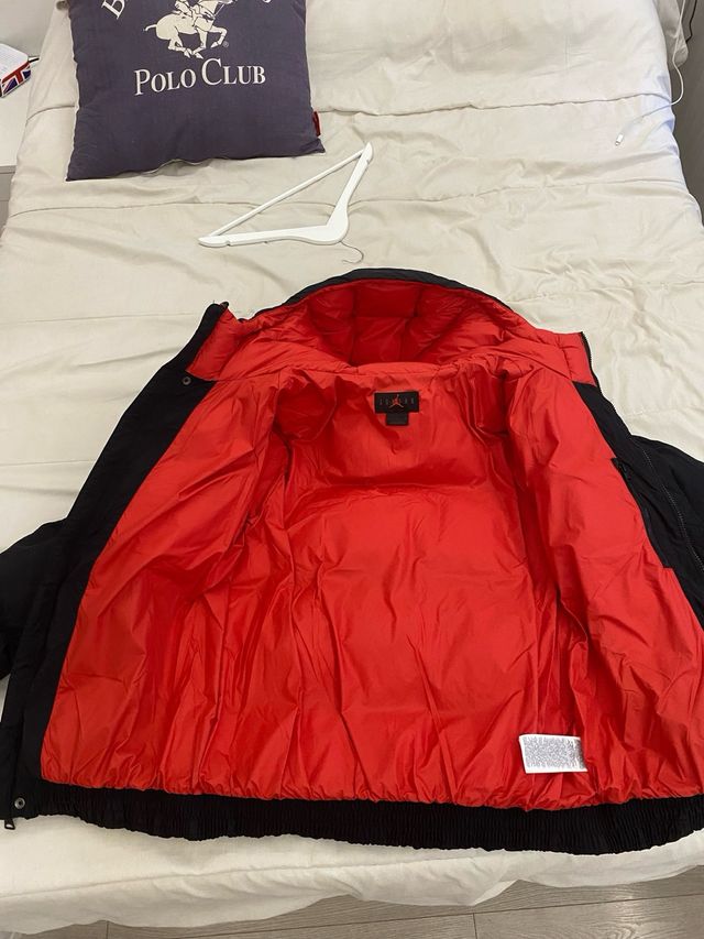 Abrigo Jordan Negro y Rojo