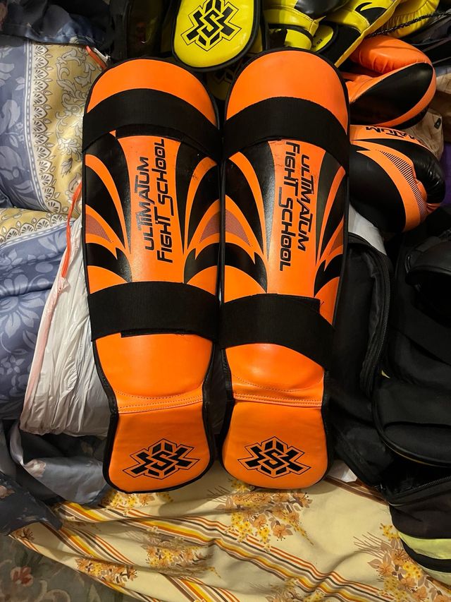 Espinilleras y guantes de boxeo Ultimatum
