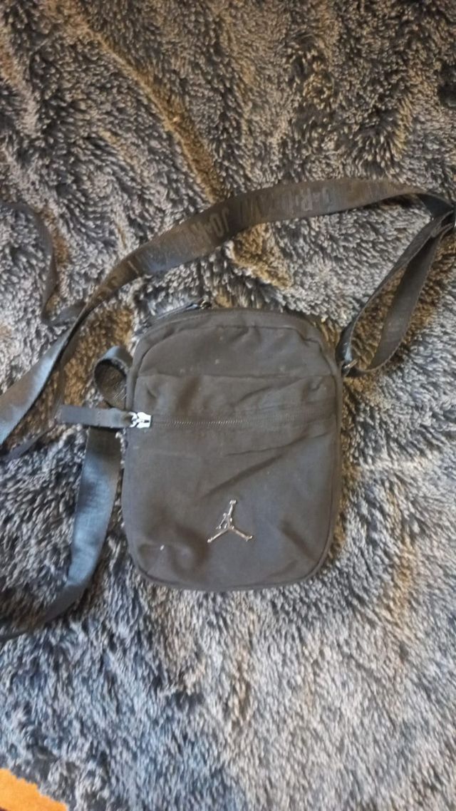 Bolso Jordan Negro Cruzado