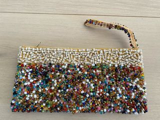 Bolso de mano con abalorios multicolor
