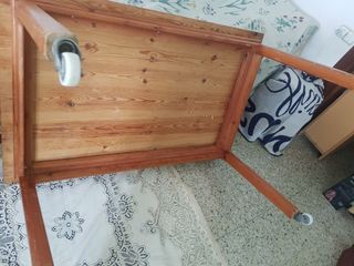 Mesa de comedor de madera