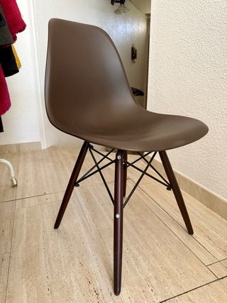 Silla tipo Eames Marrón chocolate