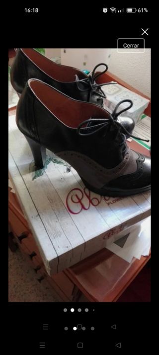 Zapatos de piel negros y marrones