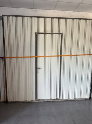 Dos portales metálicos de distintas medidas