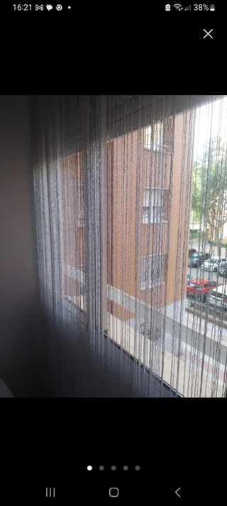 Cortinas de hilos grises y plateadas