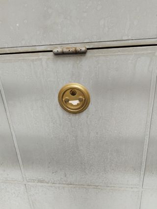 Puerta de garaje gris