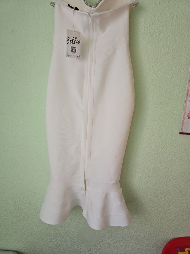 Vestido blanco con pedrería
Venta en persona 