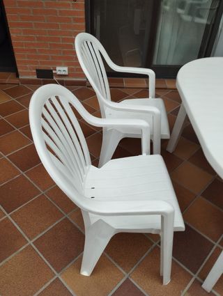 Mesa y 4 sillas de jardín blancas de resina blanca