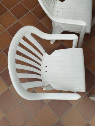 Mesa y 4 sillas de jardín blancas de resina blanca