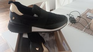 Zapatos Giossepo Negros y Dorados