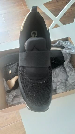 Zapatos Giossepo Negros y Dorados