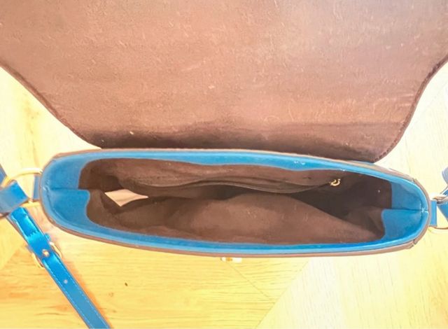 Boldo pequeño azul.