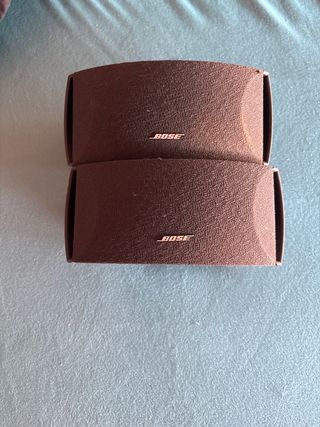 Altavoces Bose grises. parte de home cinema