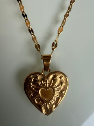 Colgante Corazón Dorado con Estrellas