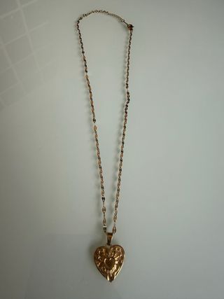 Colgante Corazón Dorado con Estrellas