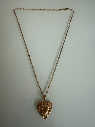 Colgante Corazón Dorado con Estrellas