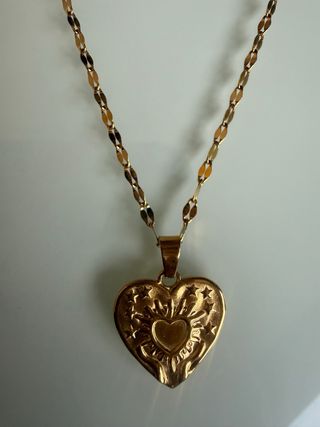 Colgante Corazón Dorado con Estrellas