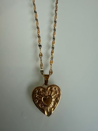 Colgante Corazón Dorado con Estrellas